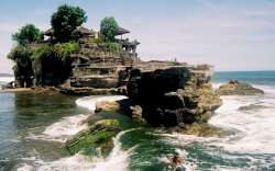 Gozd opic in ogled templja Tanah Lot