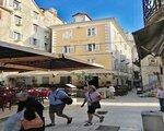 otok Hvar, Plaza_Marchi_Old_Town