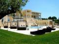 Mabely Grand, Zakintos Mabely Grand